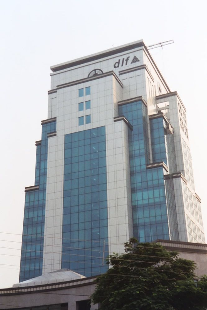 Here's Plaza Tower; lessees include British Air, EDS, GlaxoSmithKline, IMB, Dupont, and McKinsey.