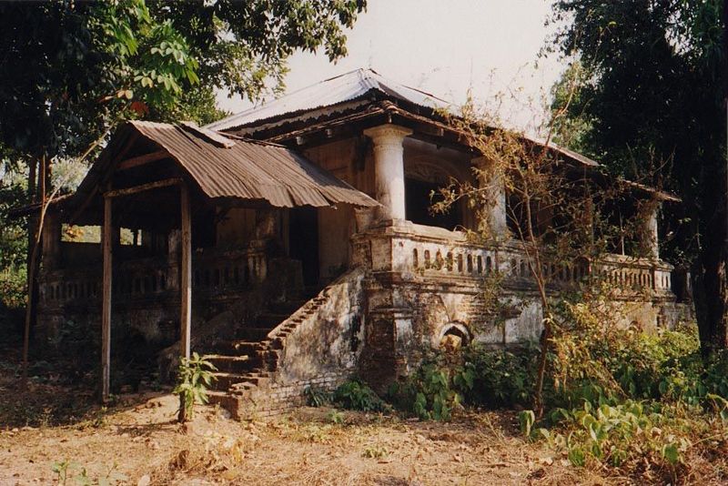 A lot of colonial-vintage places are in very poor repair.