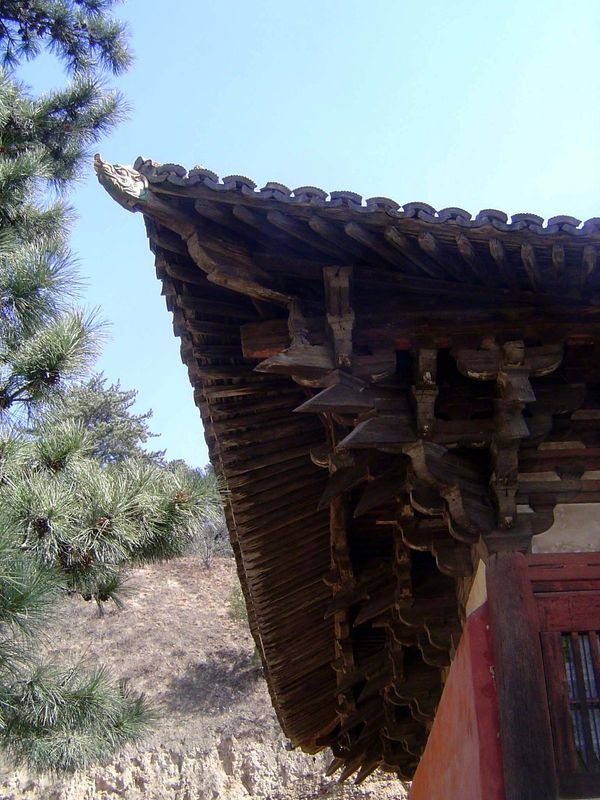 Describing the construction in technical terms, Liang writes of the "enormous tou-kung \bracket sets, which consist of four tiers of cantile