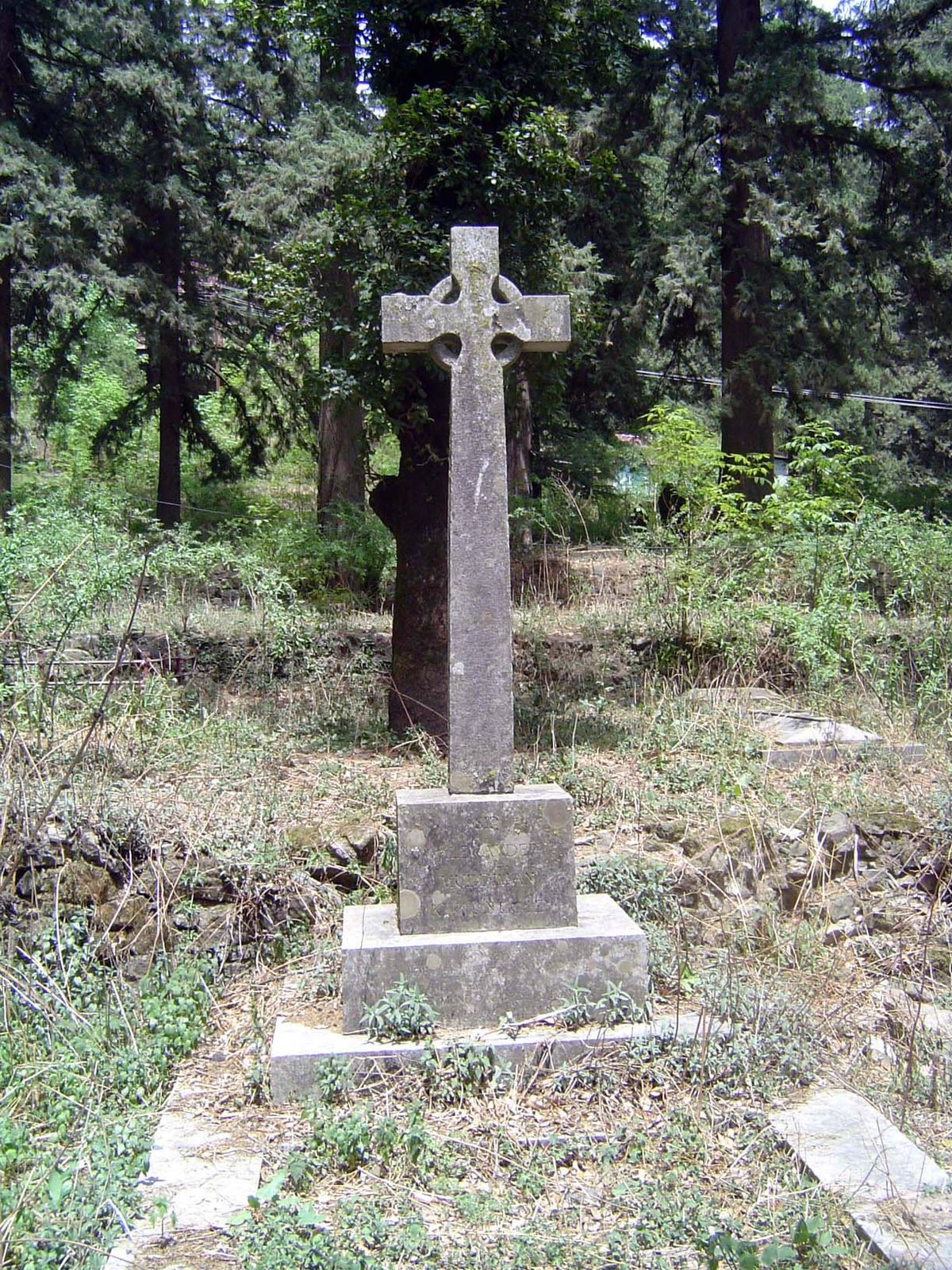 Tombstone of Alexander Muddiman, a career bureaucrat whose career peaked with his appointment as governor of the United Provinces. At 53, he