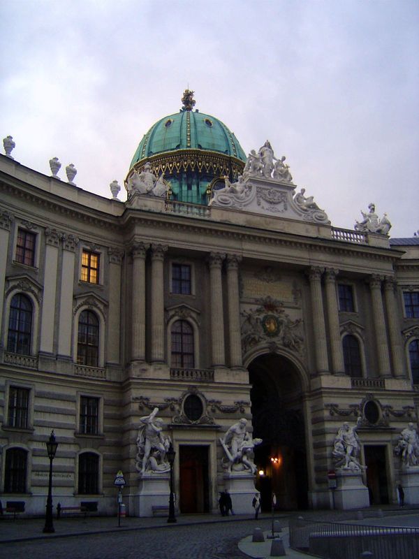 The Hofburg was the Habsburg residence from 1278 until the bitter end. Here is the entrance facing the Kohlmarkt. It's the Michaeltor, under