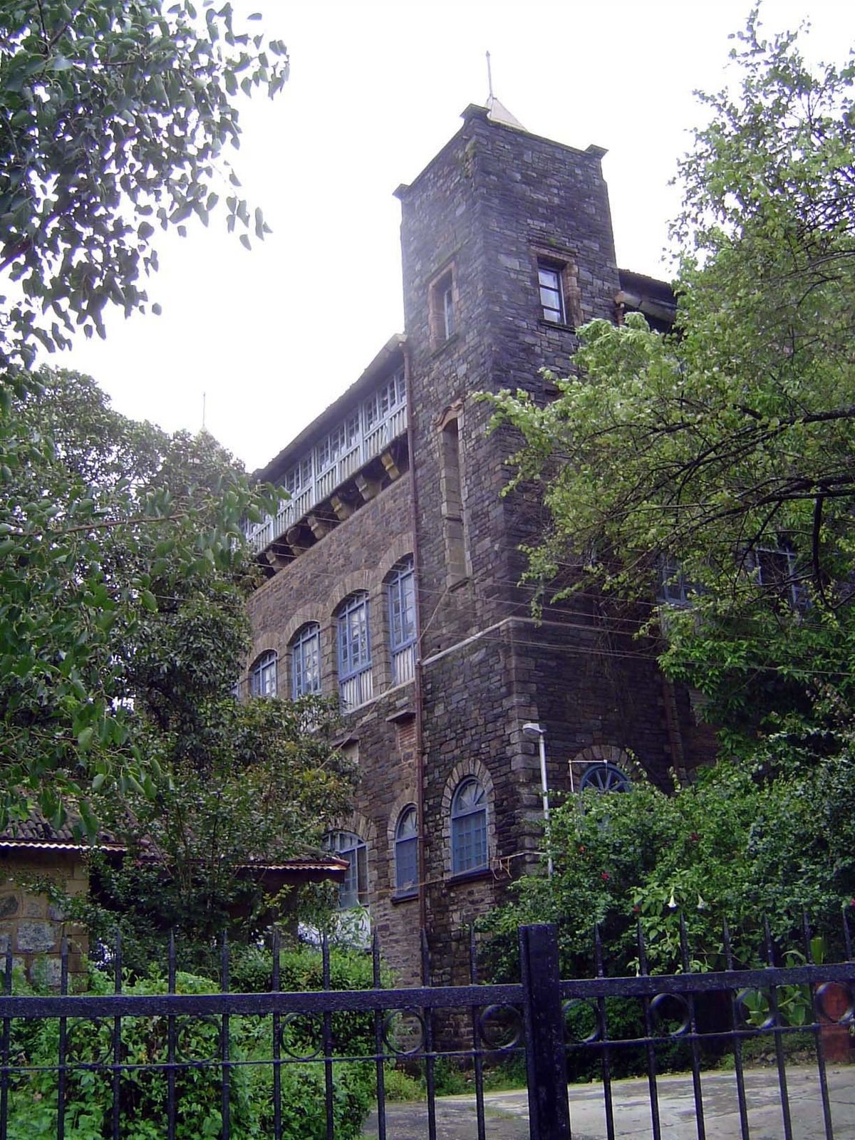 The British had even more massive buildings, like this gloomy pile still belonging to the Survey of India.