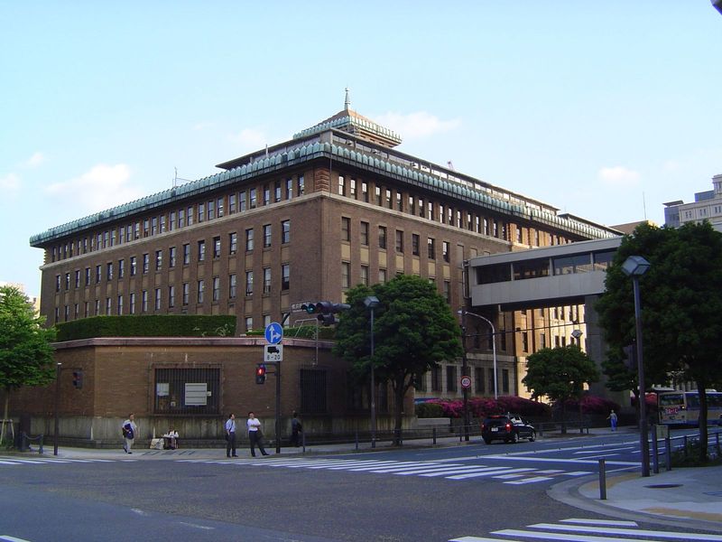 The Kanagawa Prefectural Office King's Tower, 1928. Sabin writes that "its nine-story-tall tower, from which rises a sorin, a cylindrical co