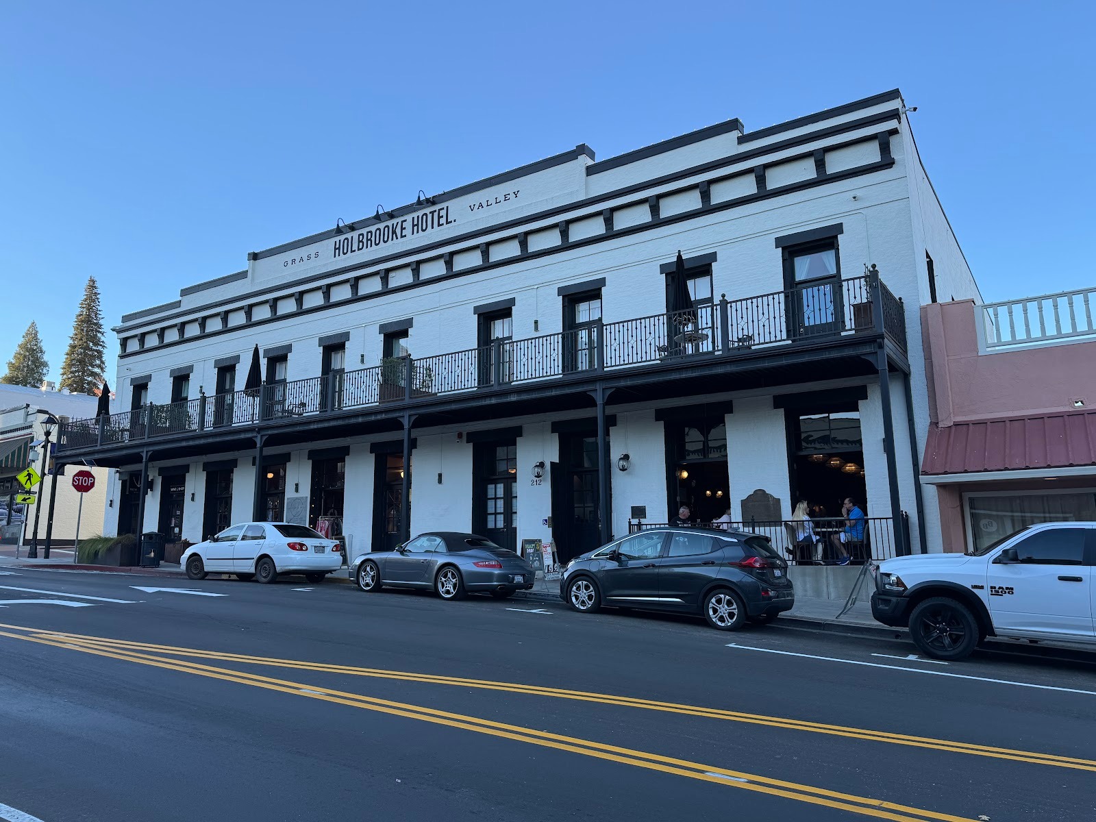 We're in Grass Valley and looking at the Holbrooke Hotel from 1862.  Guests included Presidents Grant, Harrison, and Cleveland. Mark Twain s