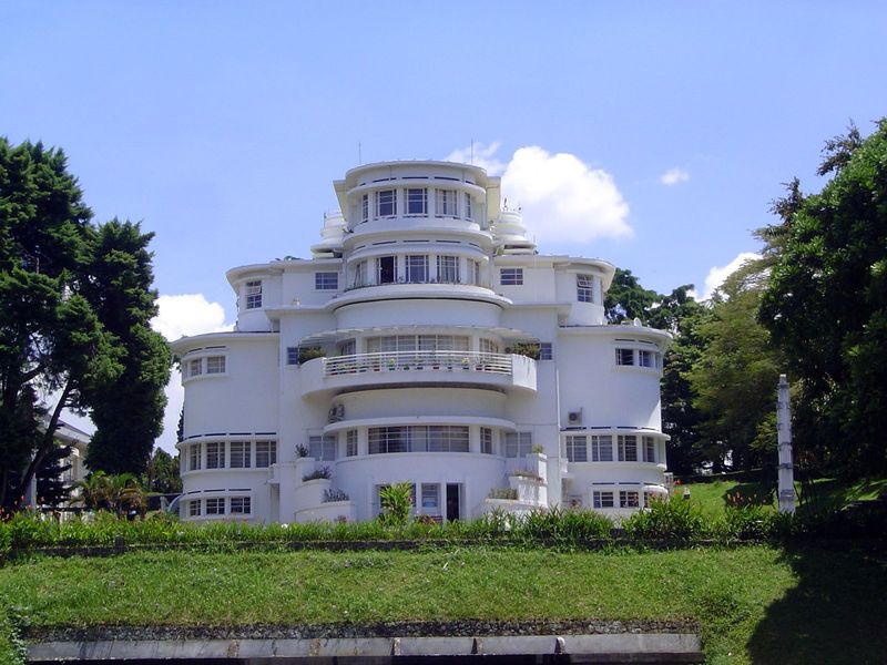 The prize goes to Villa Isola, designed by Schoemaker as a house for Dominic Willem Berretty 1890-1934, director of the Aneta press agency. 