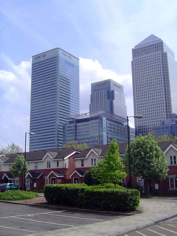 Canary Wharf from Dingle Gardens. The three tallest buildings include HSBC, designed by Foster and Partners, and the Citigroup and One Canad