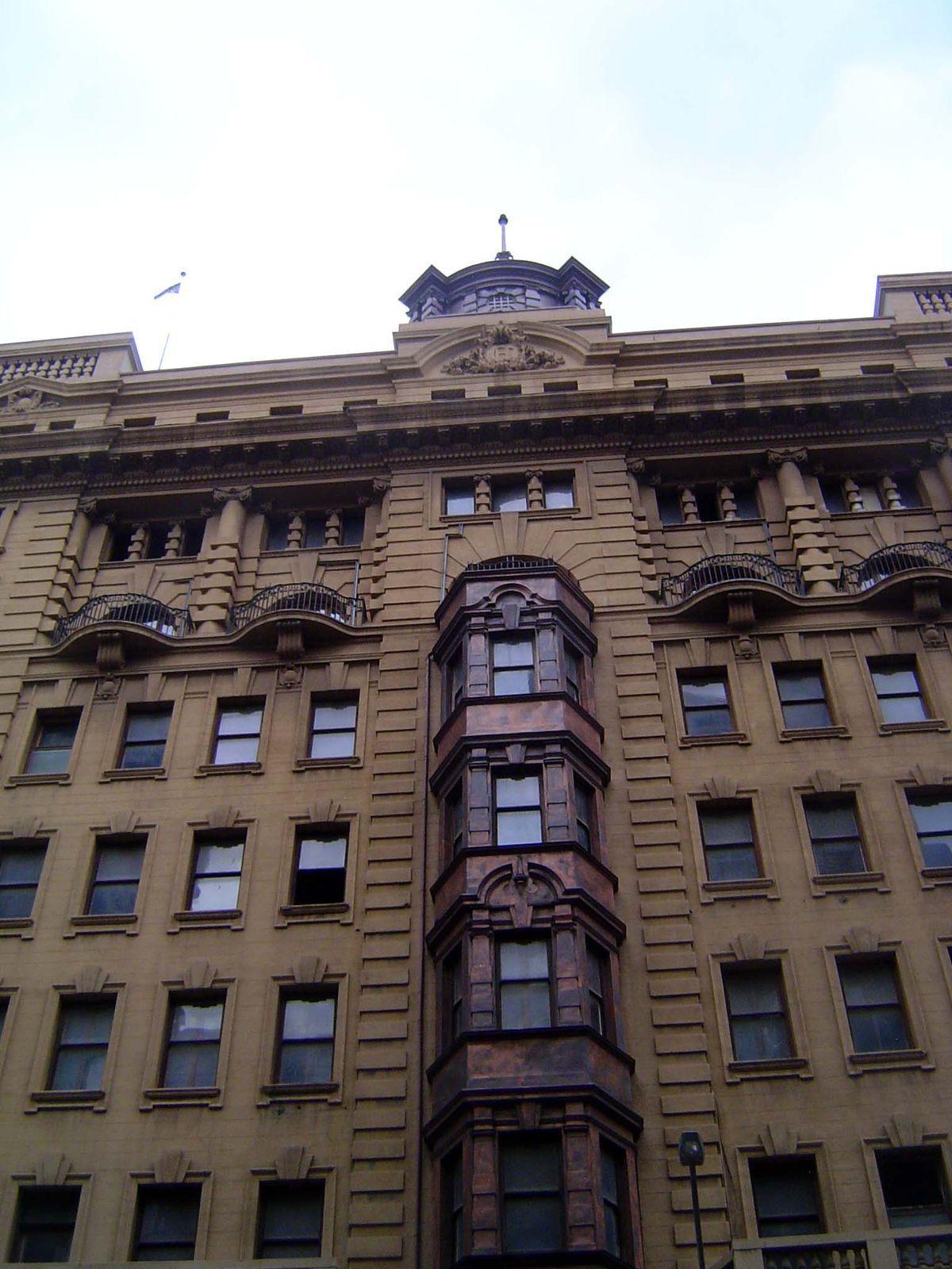 The city's first skyscraper—complete with steel frame, concrete floors, and elevators with their own generators—was Commissioner Street's Co