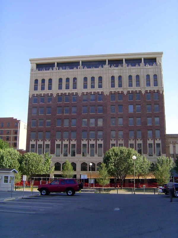 In the early 1920s there was a craze for bi-colored Gothic-fringed office buildings. This one, built in 1925 for the Harbour-Longmire Furnit