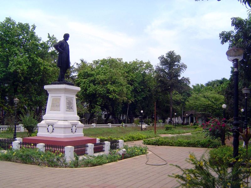 A riverside park holds this monument to Francisco Luis Gomes, who managed to walk the fine line of serving as Goa's long-time member of the 