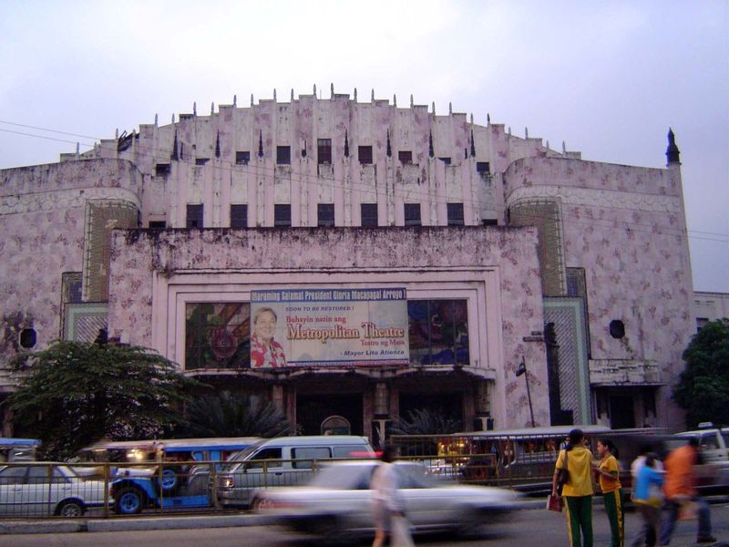 Still another Deco adventure: the Metropolitan Theater of 1935, designed by Juan Arellano 1888-1960.
