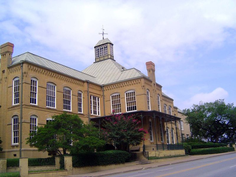 The Cumberland Hill School, from 1888, is the oldest school building standing in Dallas. Offices now, it was one of the first big buildings 