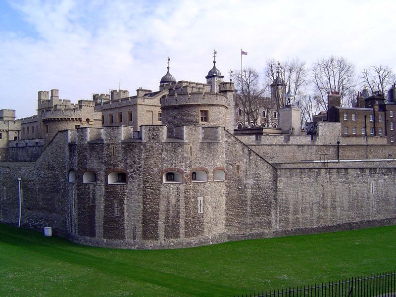 The Tower of London was fortified with two walls in the 13th century—one built by Henry III and one by Edward I. And is that what we see? No