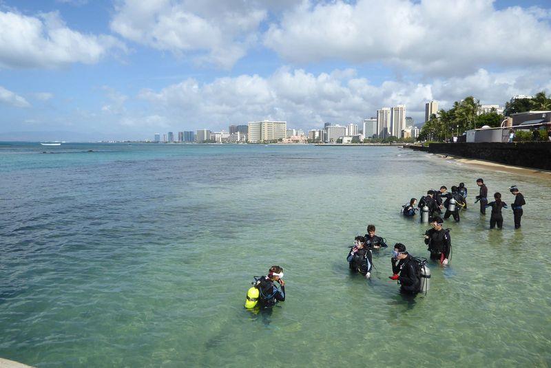 At last, we've arrived at the place most mainlanders associate with Hawaii: it's Waikiki, seen here from the decrepit War Memorial Natatoriu