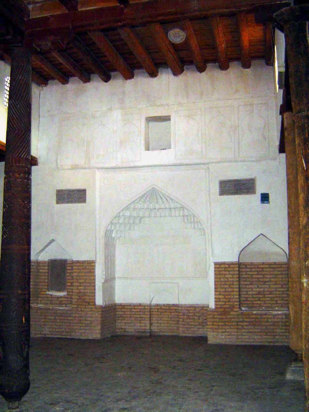 The mihrab is very plain.