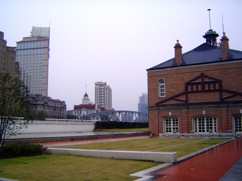 Half a mile downstream, the Garden Bridge crosses Suzhou Creek. The garden is long gone. The first three buildings on the left are the Broad