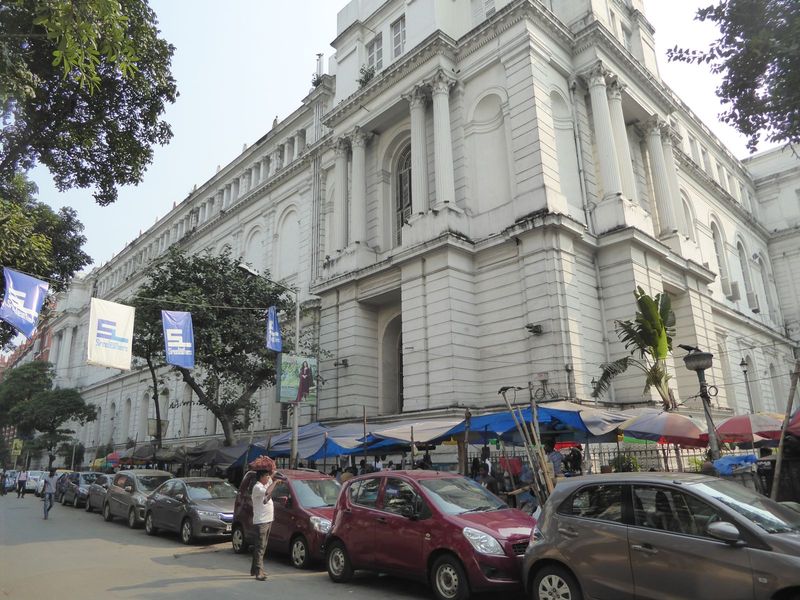 Back on Chowringhee, here's the huge bulk of the India Museum, a Walter Granville design executed in 1875, shortly after his death. Straight