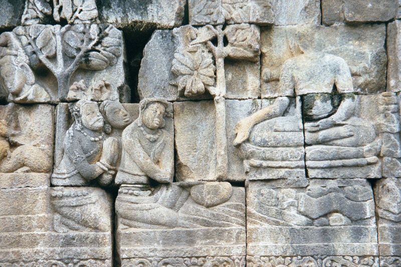 Sujata had given the prince a golden bowl; now he throws it away, into a river. The naga king retrieves it for safekeeping as a holy object.