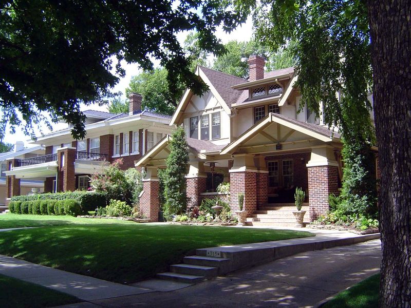 A few houses down. Do you see what these buildings—all built by Nichols just before 1920—have in common? Answer: they have nearly identical 