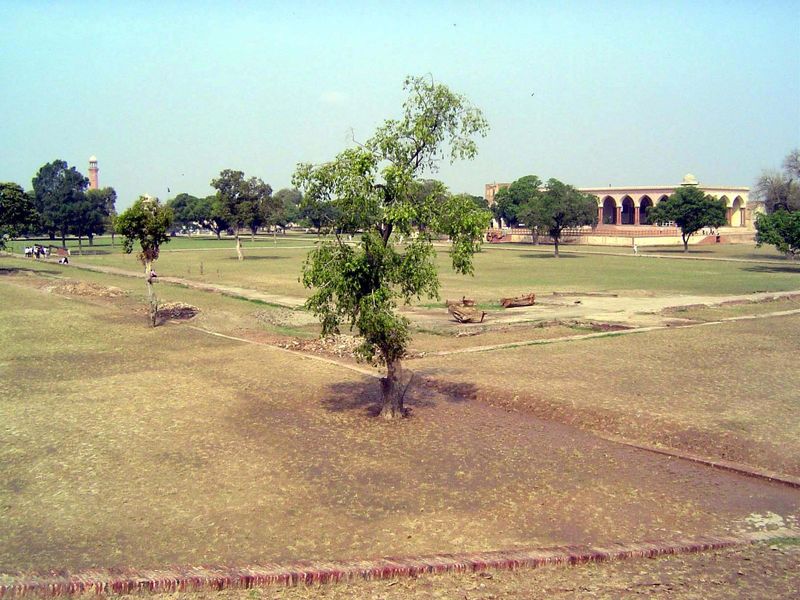 In the distance on the left you can see one of the minarets of the Badshahi or King's Mosque. You can even discern the top of the Alamgiri G