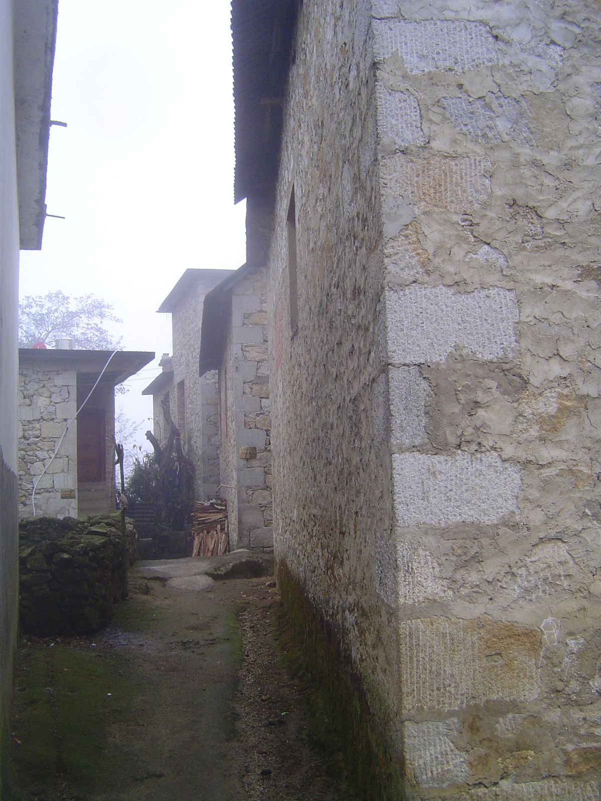 Pre-concrete: stone houses, pricier than mud-brick.
