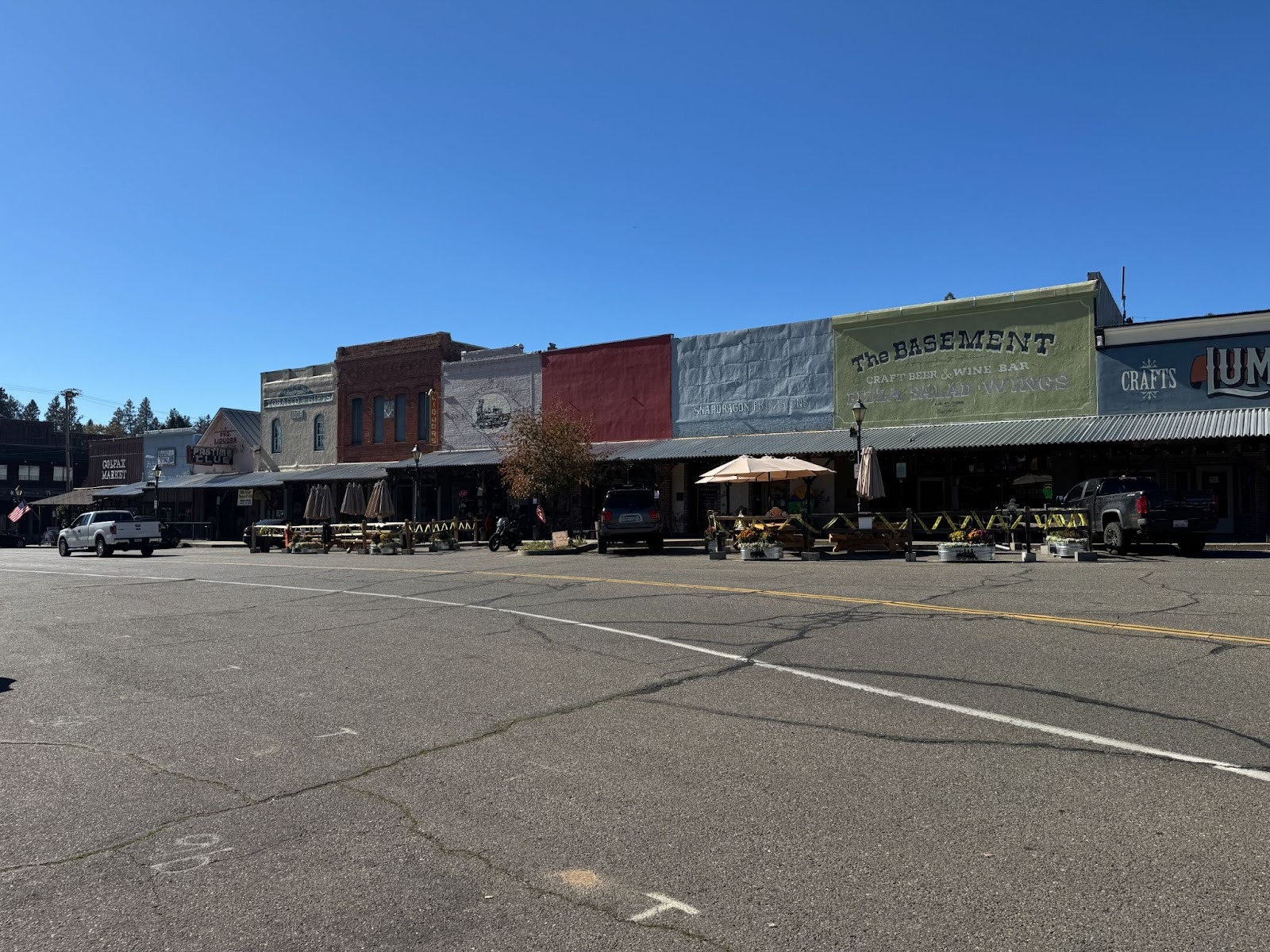 Even in 1915, part of Colfax was built solidly.  The more I look at its main street, which is called Main Street, the more I think I'm looki