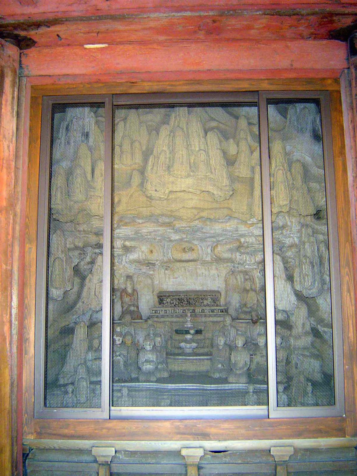 At the pagoda's base, four clay grottoes show scenes from the life of the Buddha.