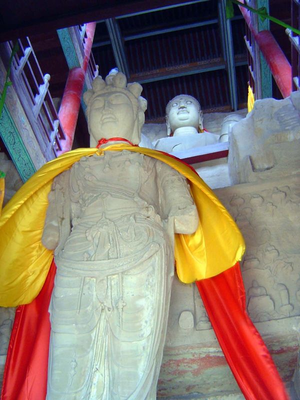 Right! Or wrong, as the case may be. The structure, the Manshan Pavilion, is a protective envelope added during the Ming Dynasty to the carv