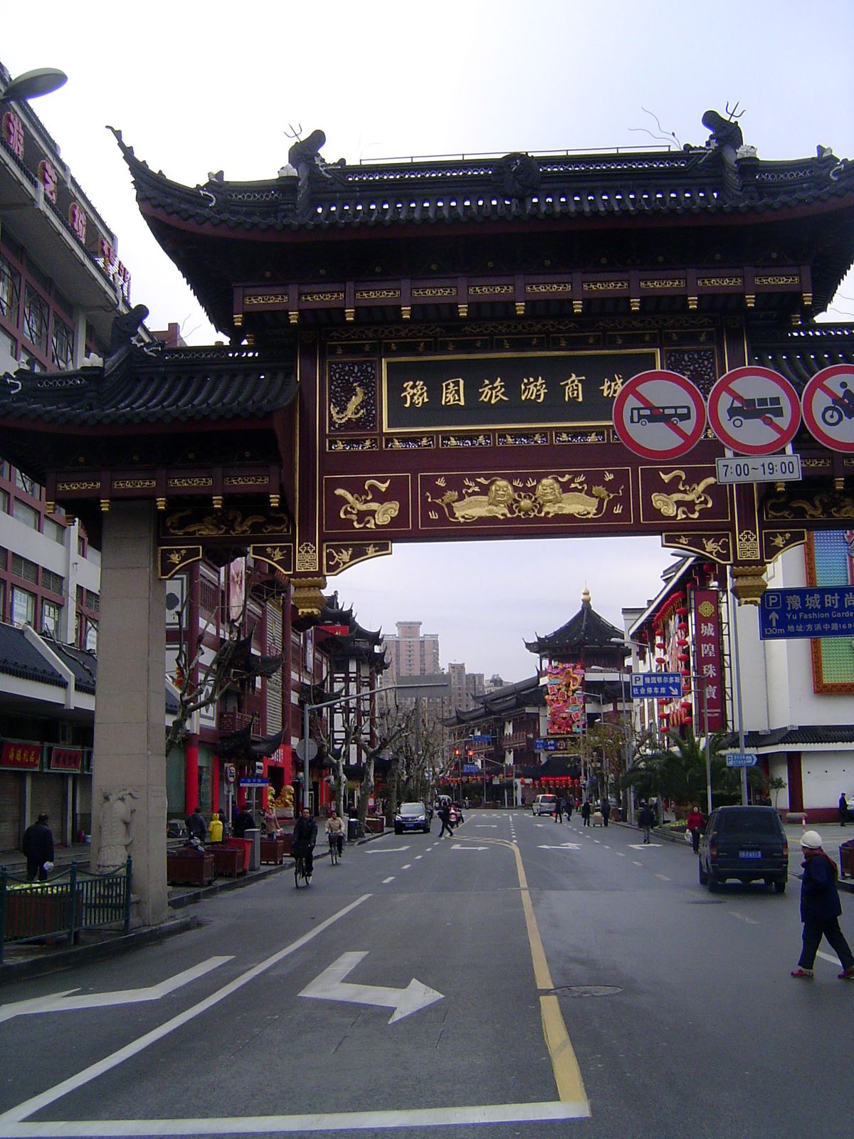 Feeling steamrolled by the Western World? Let's run over to the Yuyuan Gardens.