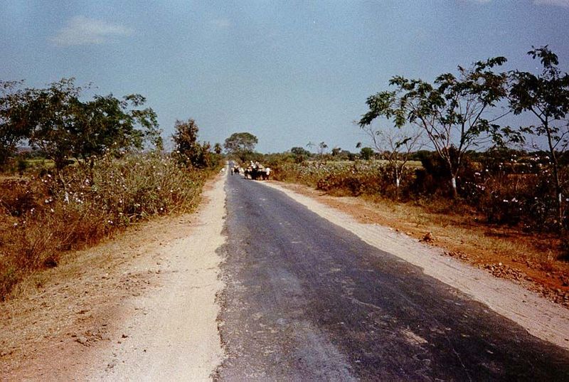 A typical British-built highway, not as broad as some but certainly better than many. This is from the Gurgaon District, just south of Delhi