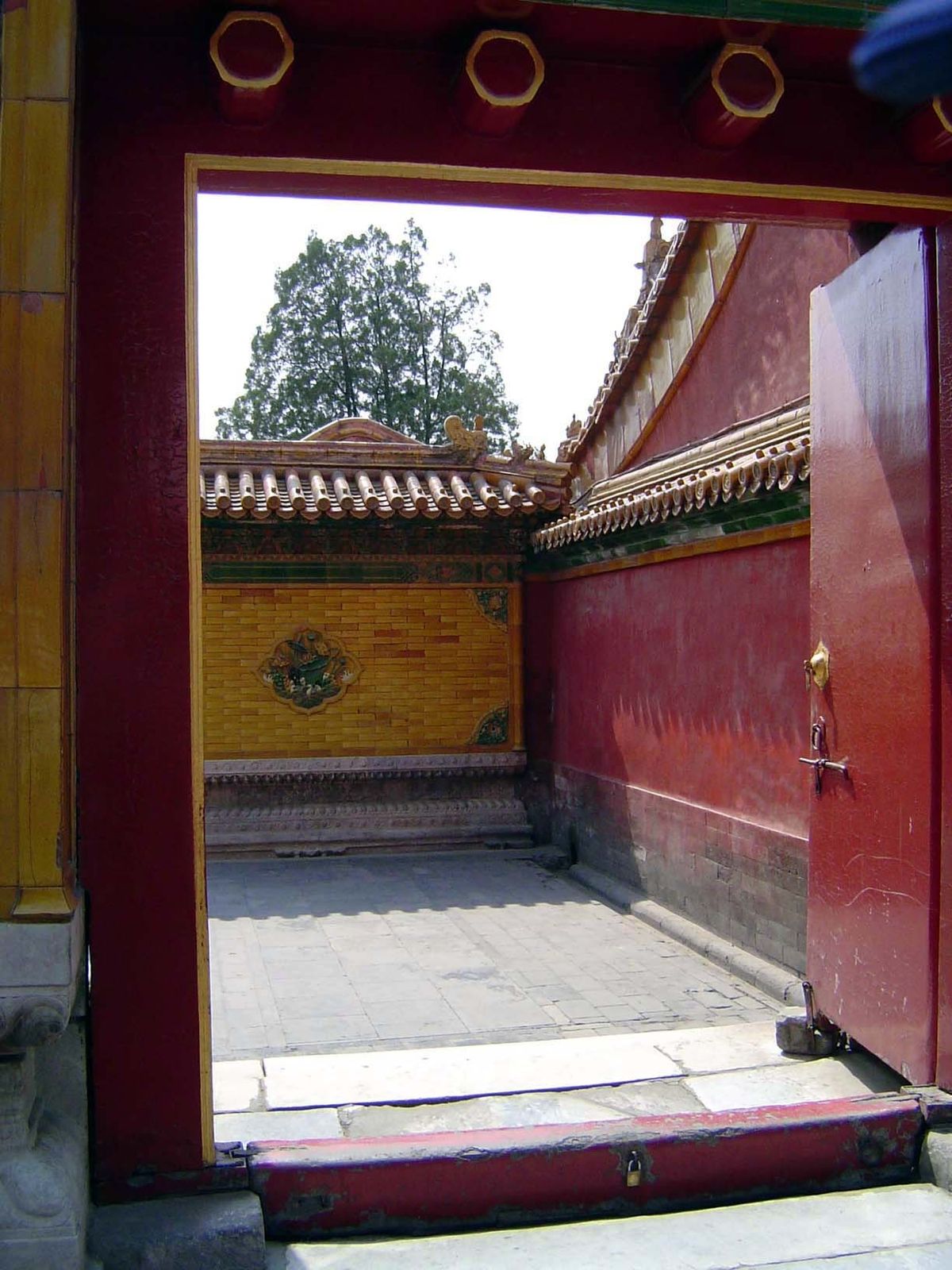 A tile screen blocks the view beyond the gate. Yellow symbolizes wealth and honor and, therefore, the imperial quarters.