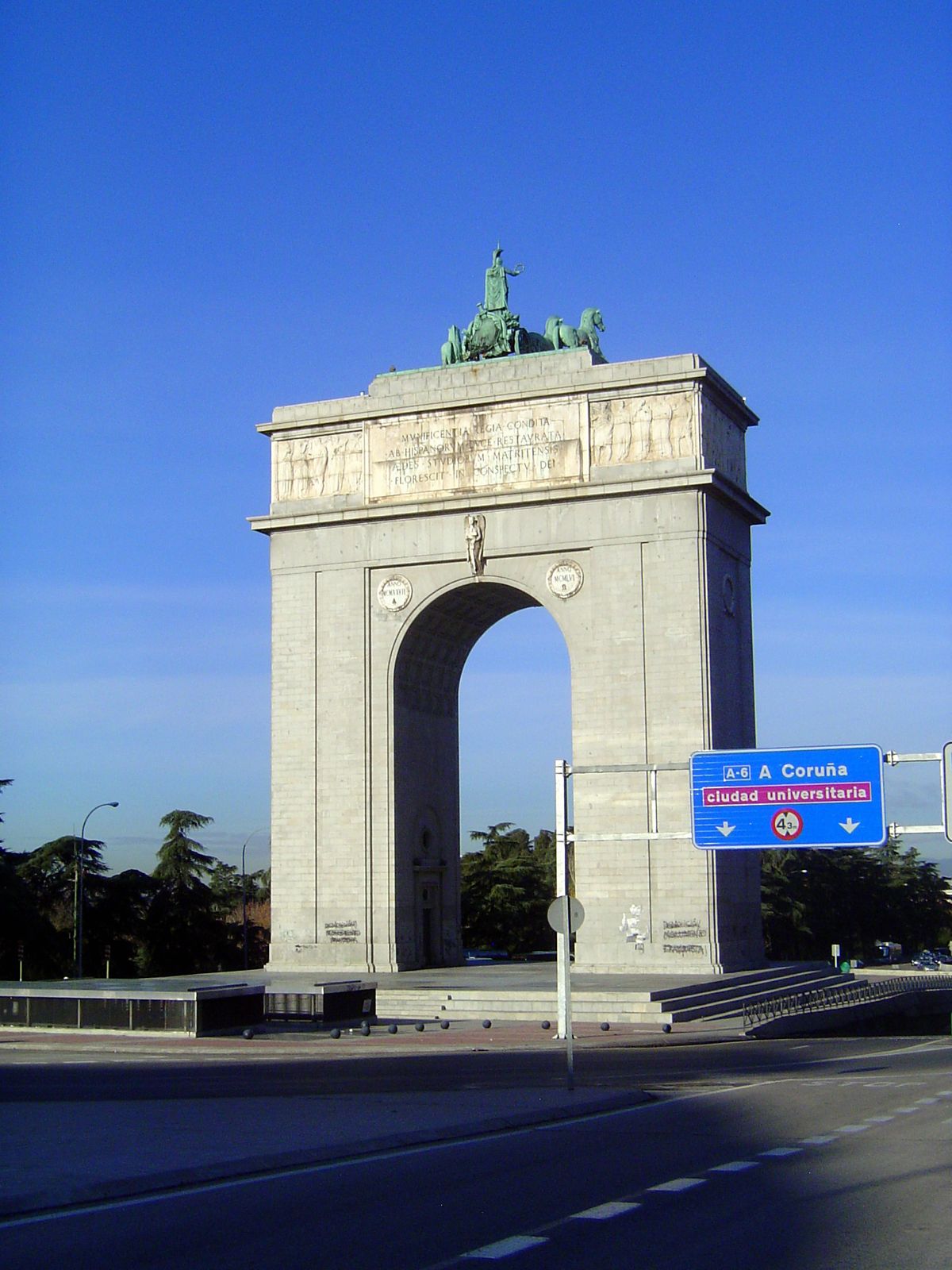 Another recent monument, this is the Moncloa Gate, built in the 1950s to recall Franco's victory in 1936 at the Battle of University City.