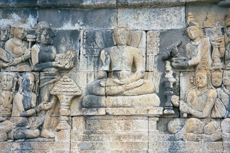 The Buddha travels and is honored.