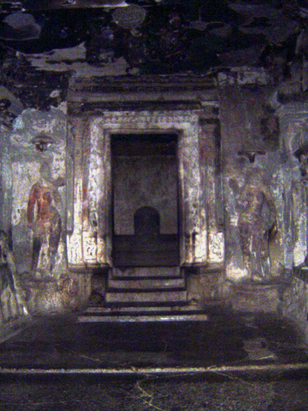 Inside there is only a simple lingam.