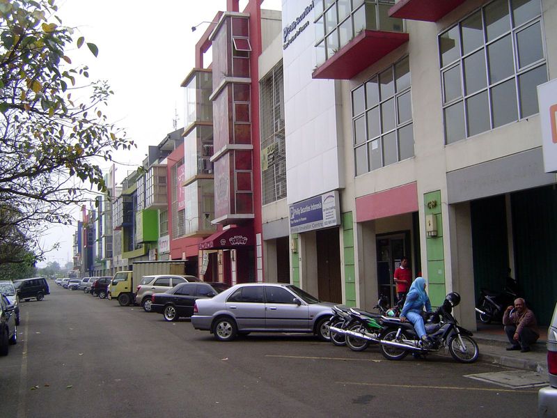 At first it looks like a conventional shopping center, but it's actually traditional, with stores downstairs and office quarters above. Inst