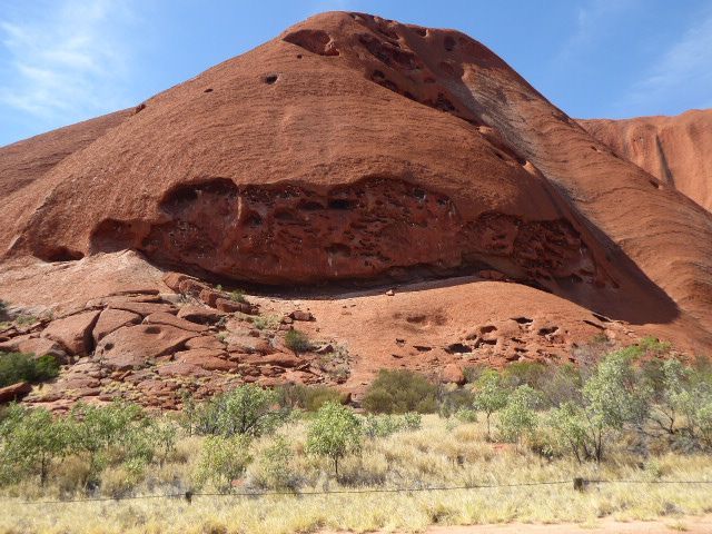 One of many lenticular caves, this one was perhaps or perhaps not the camp of sleepy, blue-tongued lizard. The whitish smudge above and to t