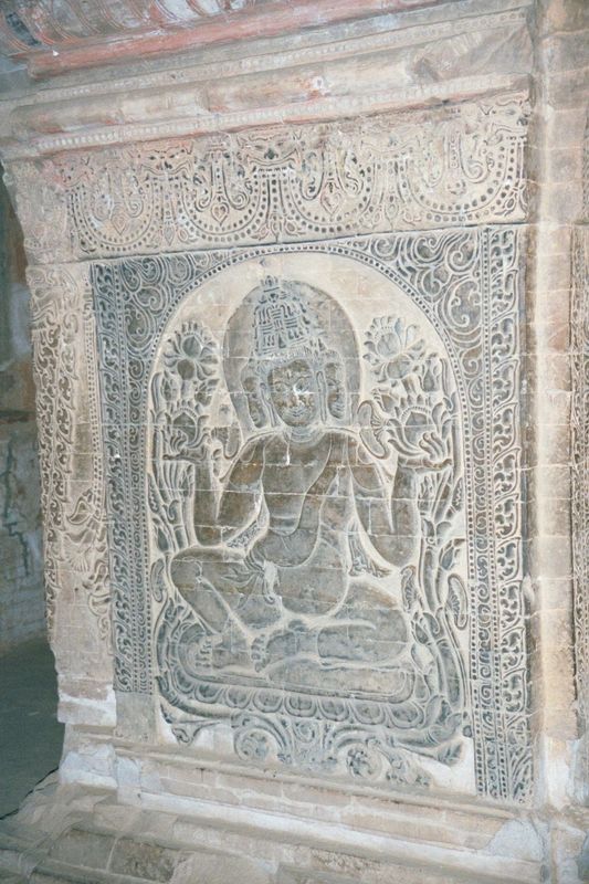Each of the eight inward-facing sides of the piers has a carved image of Brahma, presumably once supportive of a now-vanished freestanding B