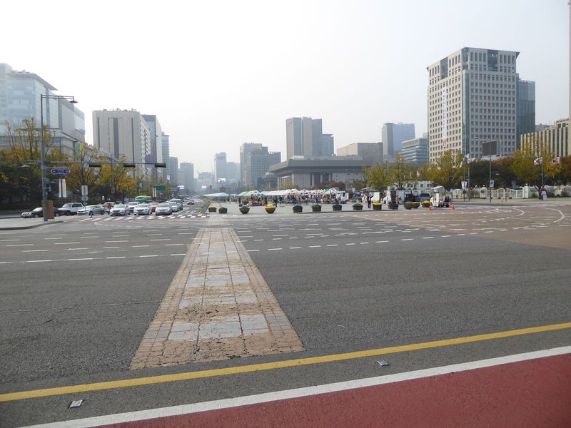 Here it is: Gwanghwamun Plaza, a widened stretch of Sejong-daero. Like Beijing's Tiananmen Square, this plaza is new. Once, this was Yuk-jo,
