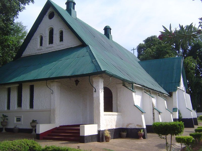 We've gone into the new town and come to St. Andrew's Anglican Church, opened in 1911, the year that Livingstone became the capital of North