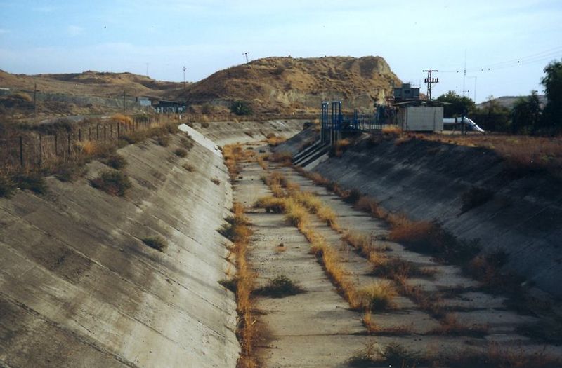 All the earmarks of an American irrigation project from the 50s? Well, it was probably financed by American foreign aid, but this canal, whi