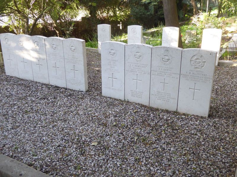 Commonwealth war graves.