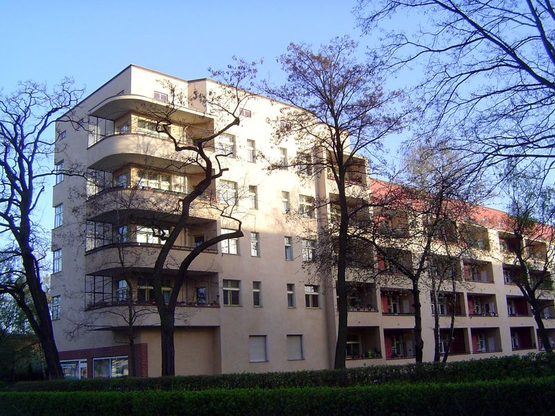 Yet another Taut project, the Wohnstadt Carl Legion, built in the late 1920s in Prinzler Berg. The site was about three miles northeast of c