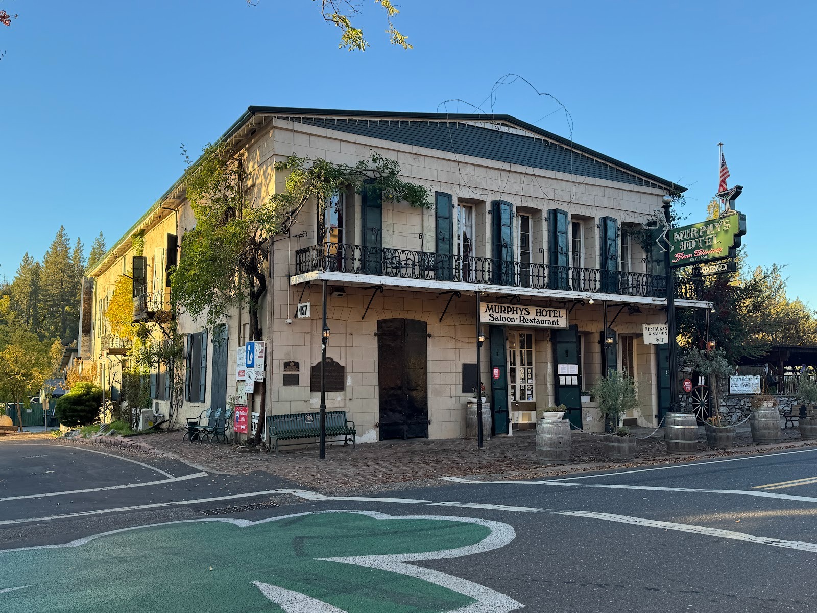 The hotel opened in 1856, became the Mitchler Hotel in 1882, and since 1945 has operated as the Murphys Hotel.