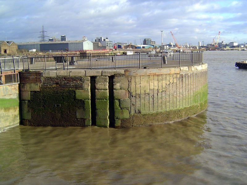 We're here for this: the mouth of the East India Dock Basin.