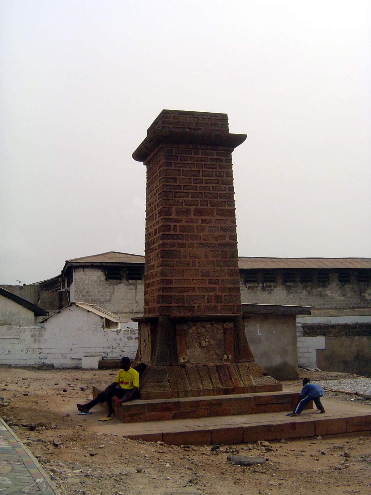We'll drift down to the port. Here's the once-upon-a-time war memorial.