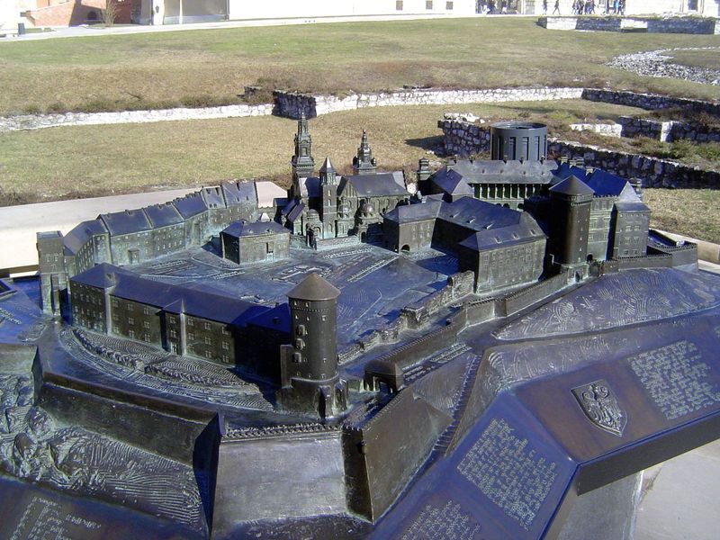 A handy model of the hill. The open ground contains archaeological remains of still older fortifications. A casting like this doesn't come c