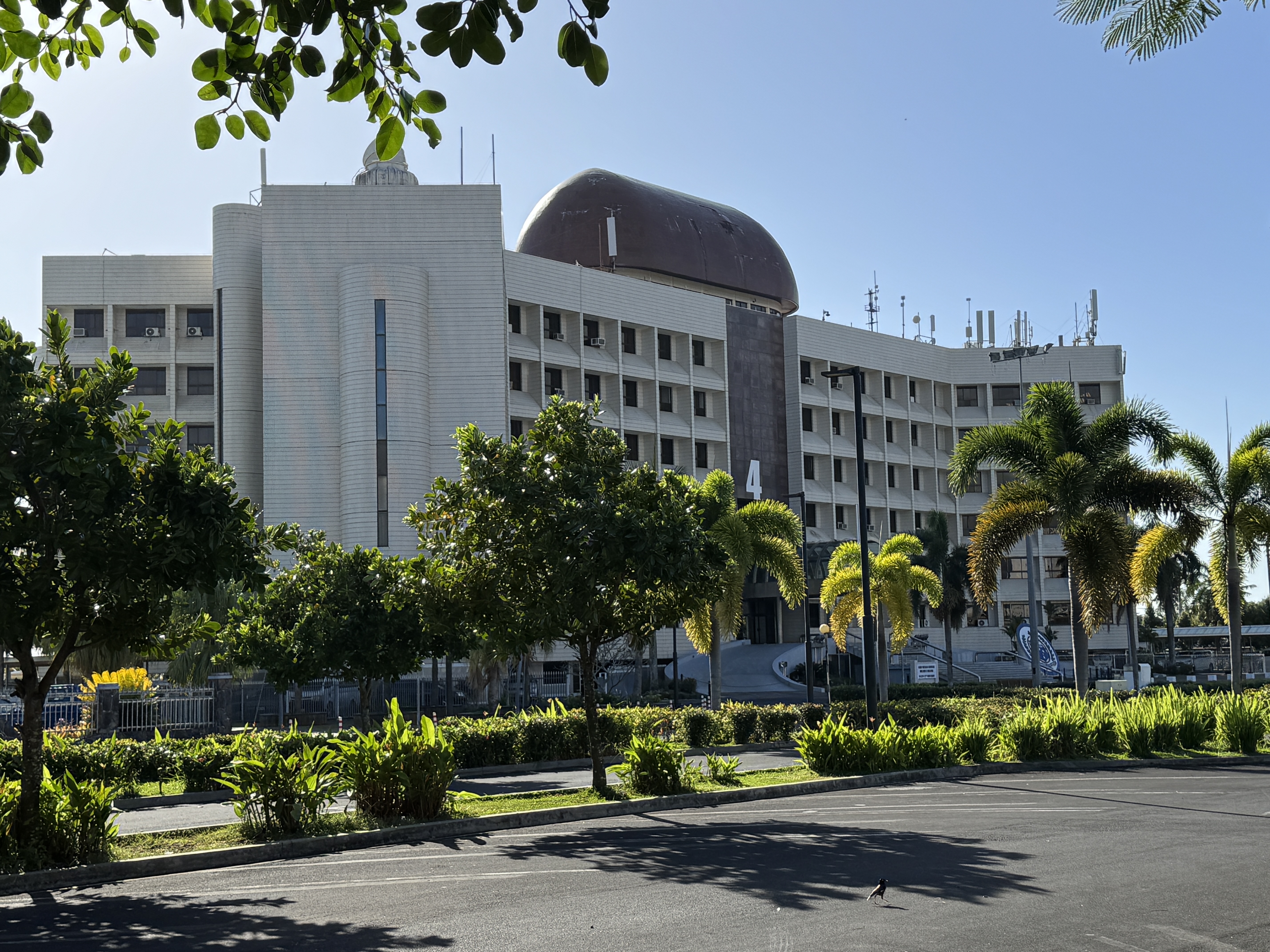Across Beach Road and on the wedge of reclaimed land is 1994's Samoan Government Building.  Gavin Bell, passing through in the previous year