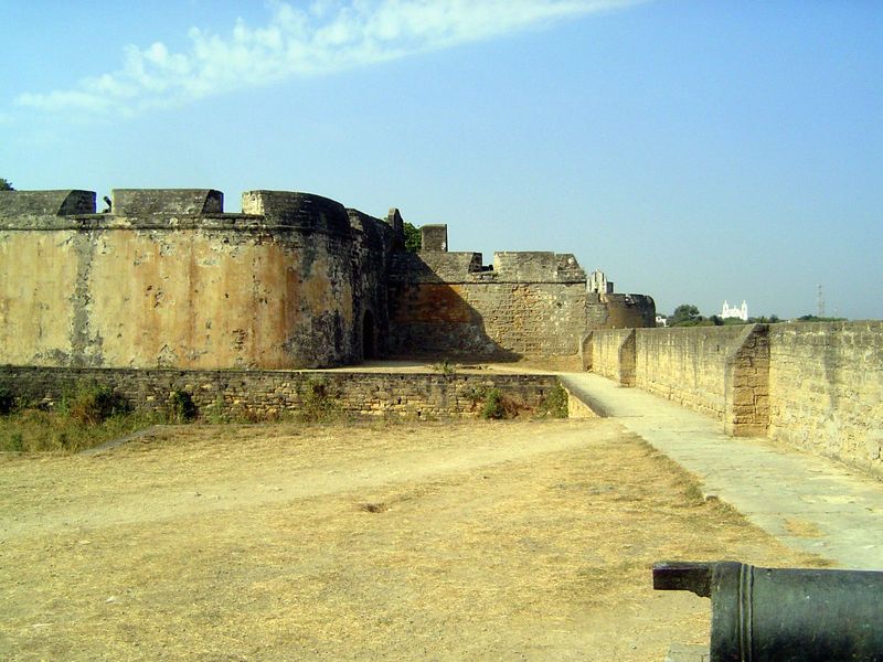 Out on the bastion. Note the walled pit.