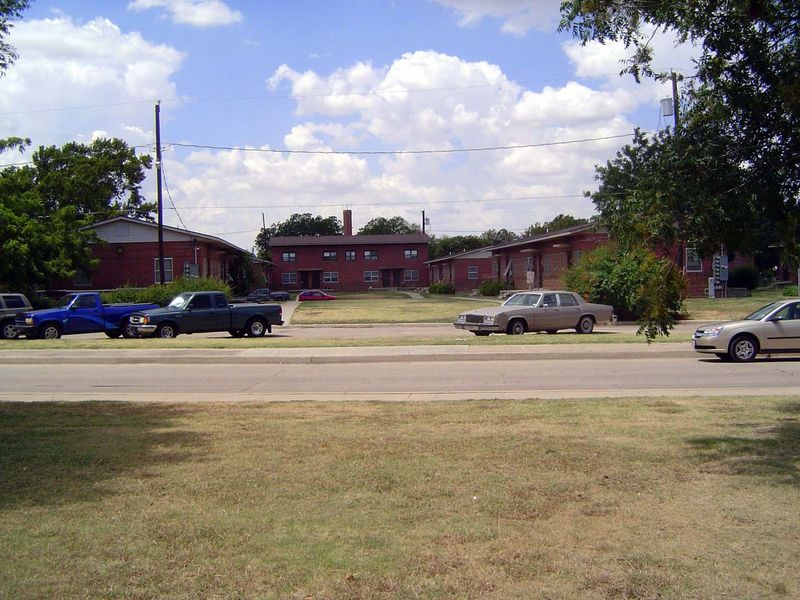 These are the Will Rogers Courts, covering several southwestern blocks around SW 15th and Blackwelder.