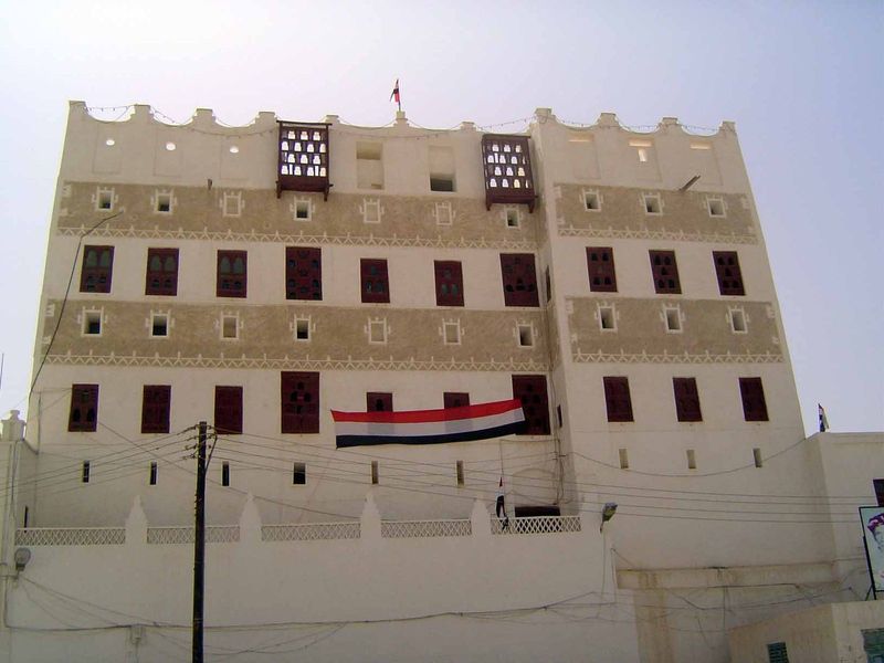 In a more indigenous style, the old governor's palace now houses the German aid organization GTZ, responsible for protecting Shibam. The pro