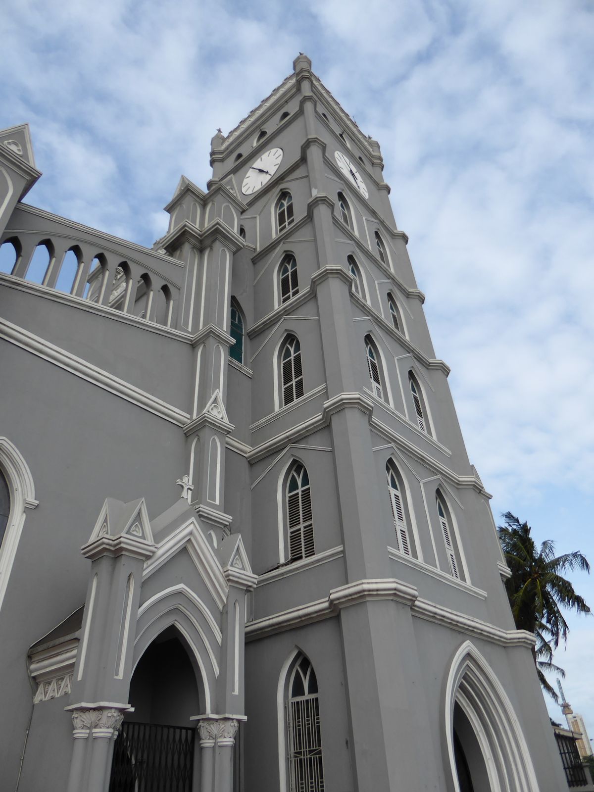 The other old building you can't miss on Marina is Christ Church Cathedral. It isn't so old: it was completed in 1946.